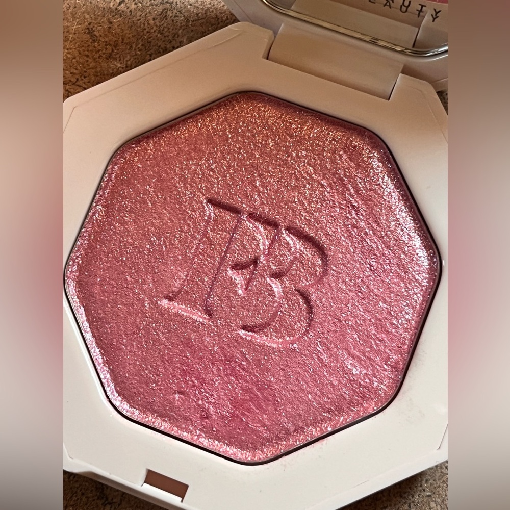 fenty beauty highlighter